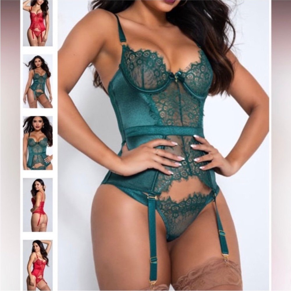 NWT Seven Til Midnight corest